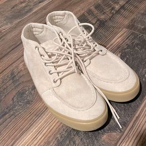 Old Navy Mid Top show. Only worn 3 times.